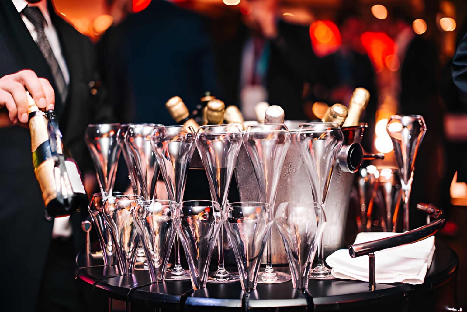 Des bouteilles de champagne préparées pour une soirée